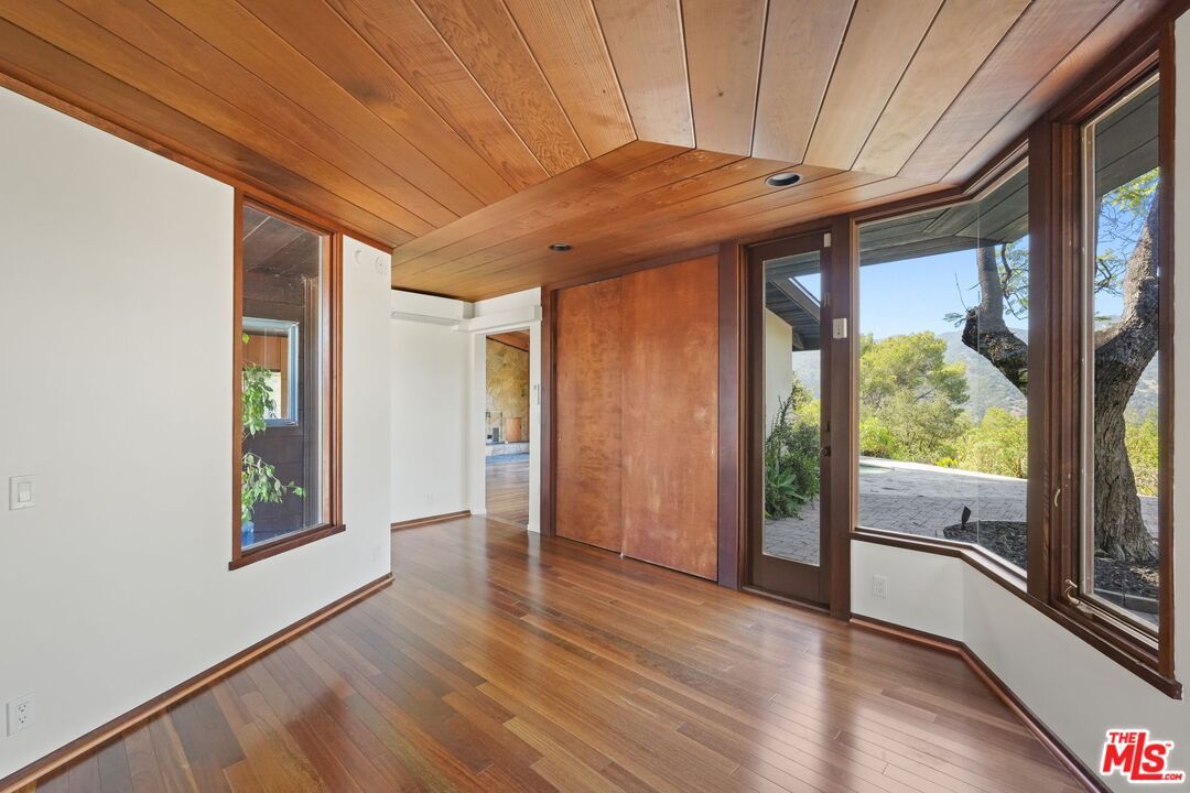 Empty room, Interior, Recessed Lighting, Wooden Ceilings, Wood Texture Flooring, Wooden Walls