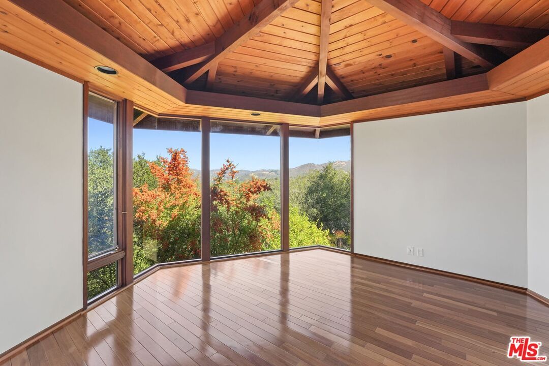 Empty room, Interior, Wooden Beams, Wooden Ceilings, Wood Texture Flooring