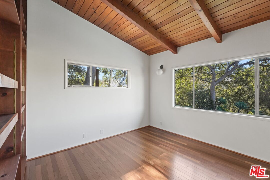 Empty room, Interior, Wooden Beams, Wooden Ceilings, Wood Texture Flooring