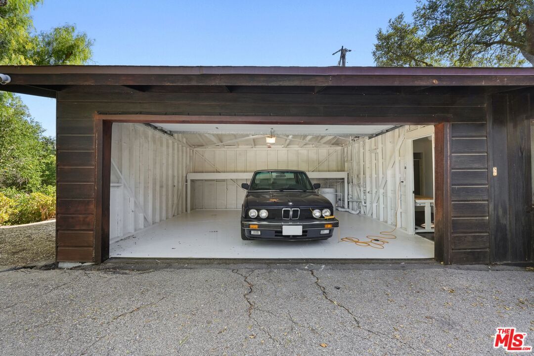Detached Garage, Exterior