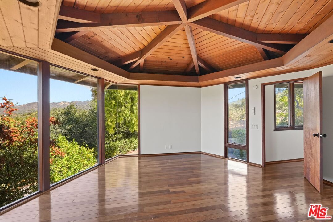 Empty room, Interior, Wooden Beams, Wooden Ceilings, Wood Texture Flooring