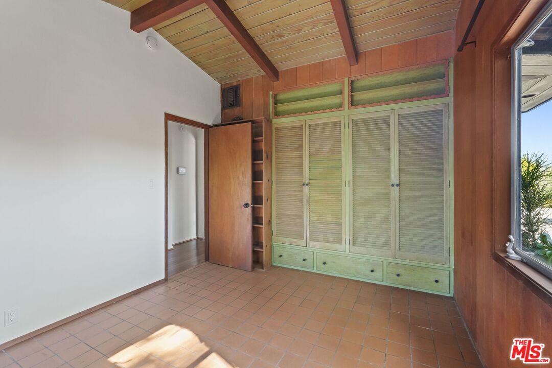 Empty room, Interior, Wooden Beams, Wooden Ceilings, Wooden Walls