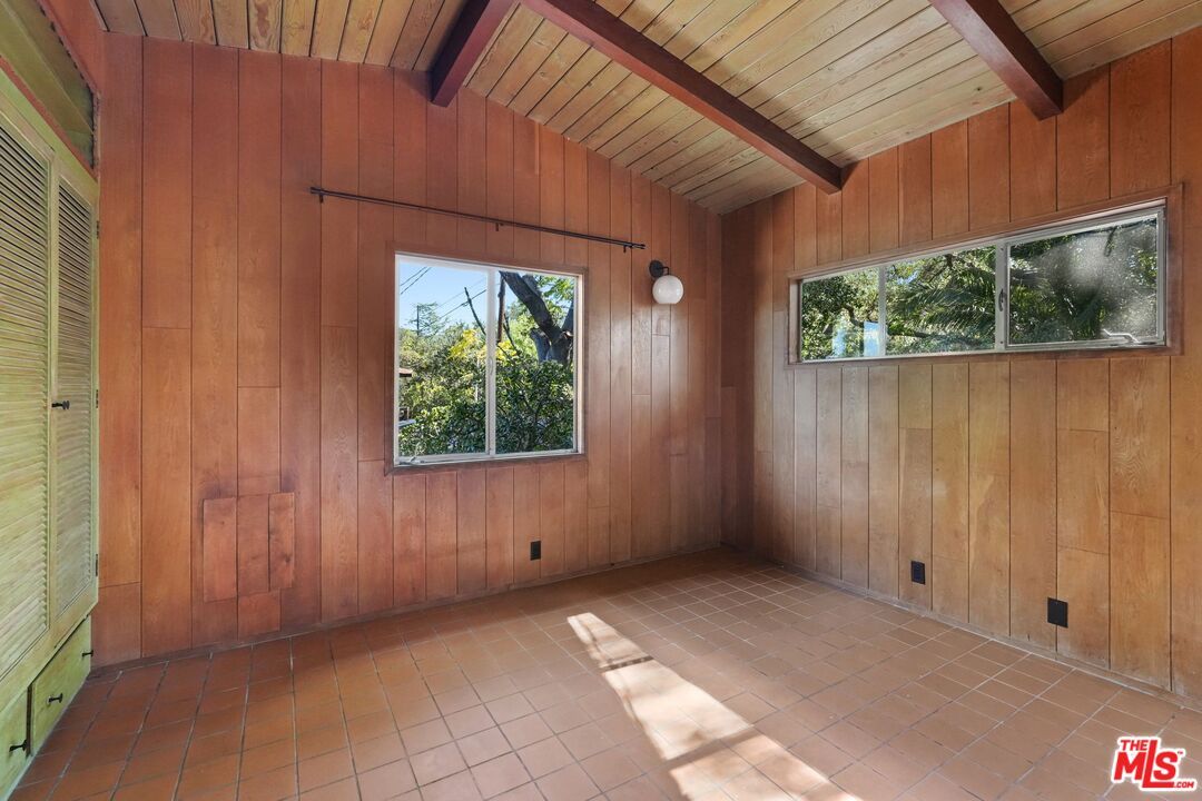 Empty room, Interior, Wooden Beams, Wooden Ceilings, Wooden Walls