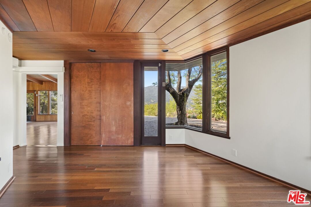 Empty room, Interior, Recessed Lighting, Wooden Ceilings, Wood Texture Flooring, Wooden Walls