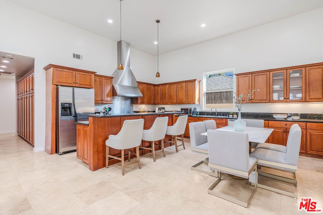 Dining room, Interior, Kitchen, Pendant Lights, Recessed Lighting, Stainless Steel Appliances