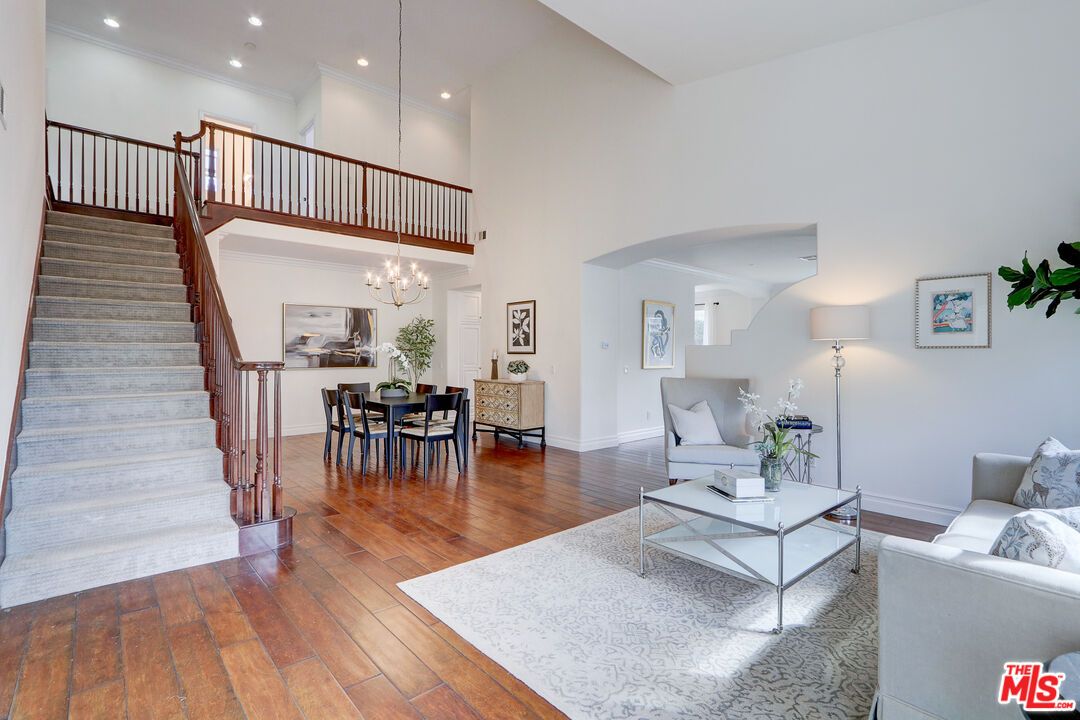 Chandelier, Dining room, Interior, Living room, Recessed Lighting, Wood Texture Flooring