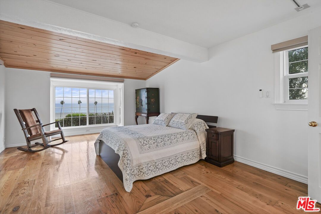 Bedroom, Interior, Water, Wooden Ceilings, Wood Texture Flooring