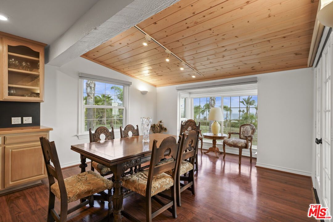 Dining room, Interior, Recessed Lighting, Wooden Ceilings, Wood Texture Flooring