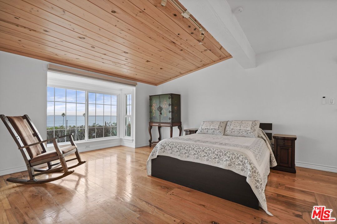 Bedroom, Interior, Water, Wooden Ceilings, Wood Texture Flooring