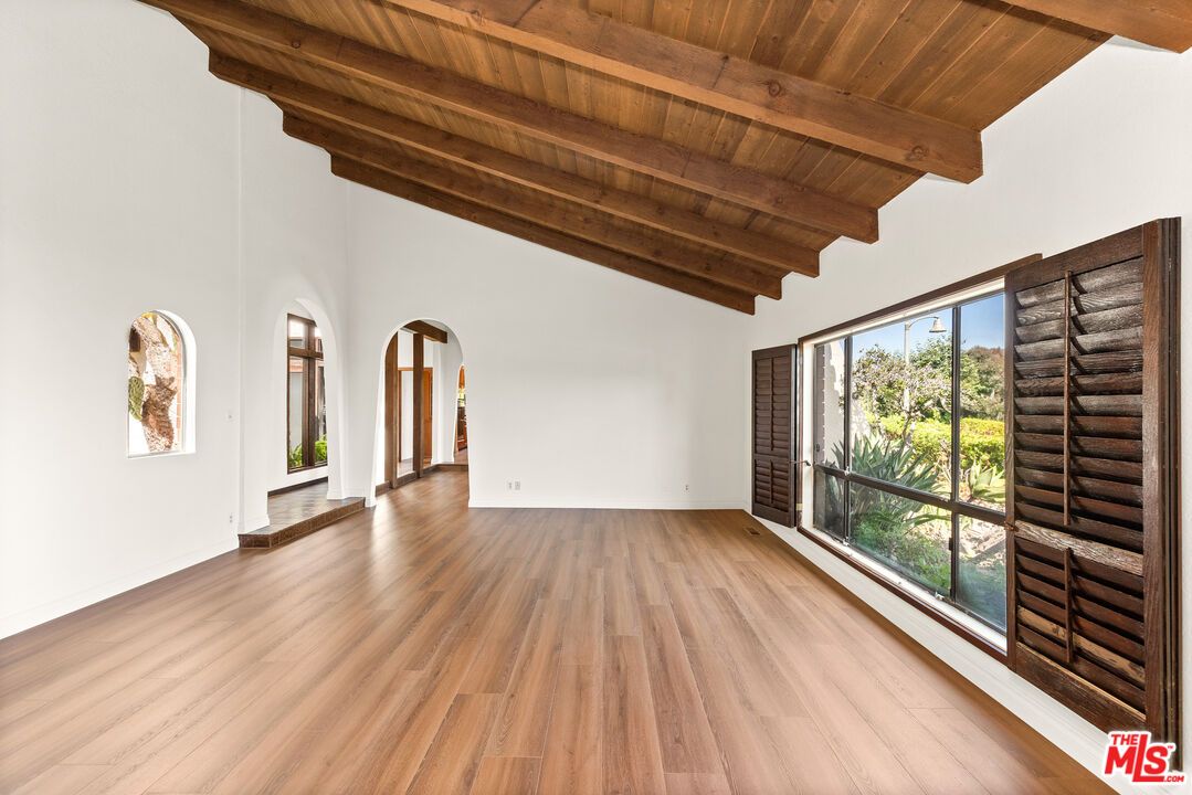 Empty room, Interior, Wooden Beams, Wooden Ceilings, Wood Texture Flooring
