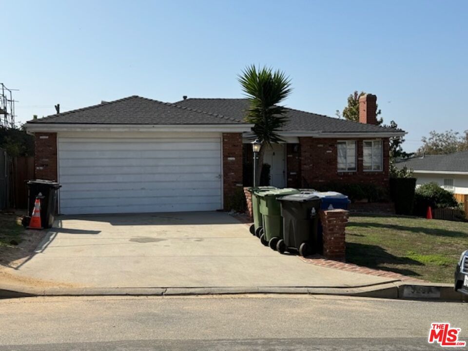 Attached, Detached Garage, Exterior, Facade, Brick Facade, Ranch