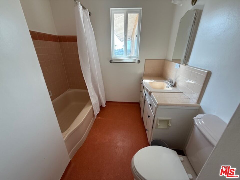 Bathroom, Interior, Tile Countertops