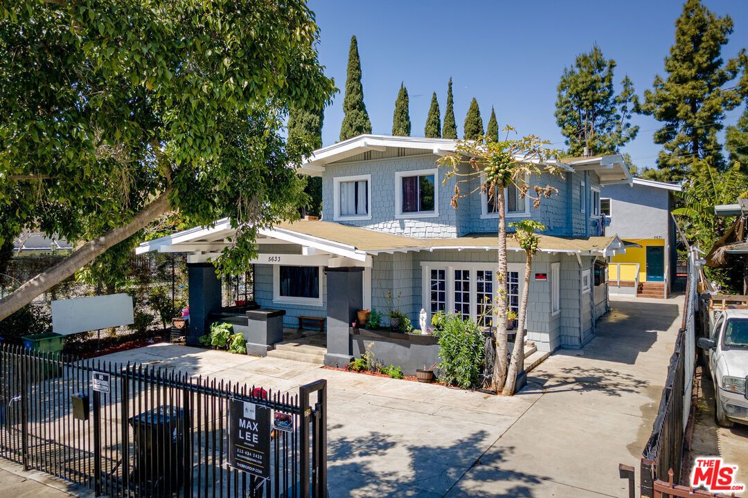Exterior, Facade, Queen Anne Victorian