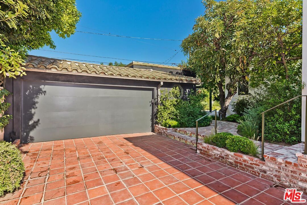 Detached Garage, Exterior