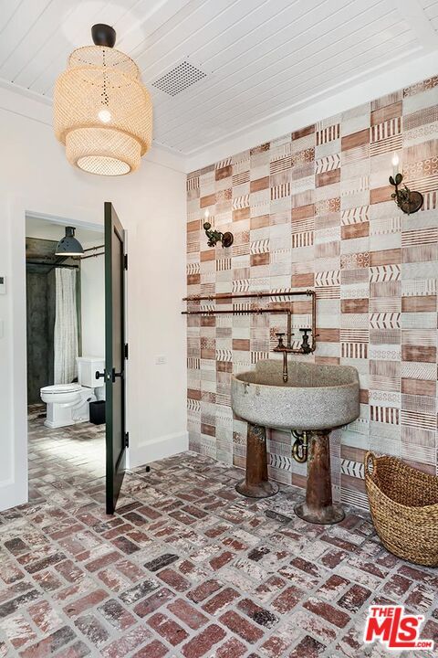Bathroom, Interior, Pendant Lights