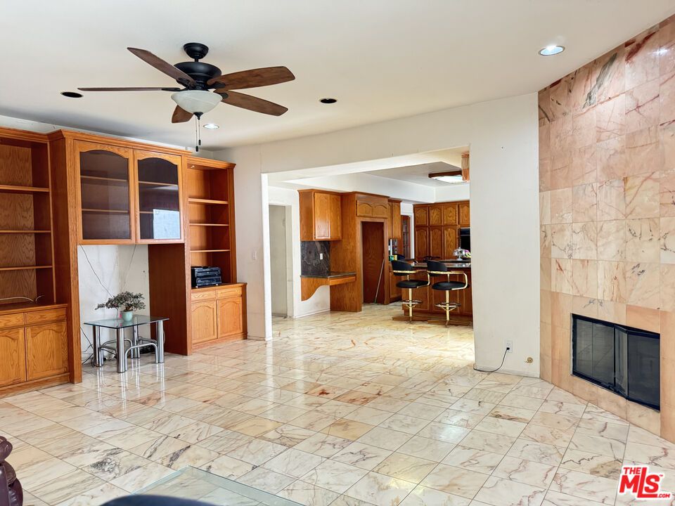 Fireplace, Interior, Kitchen, Marble, Recessed Lighting