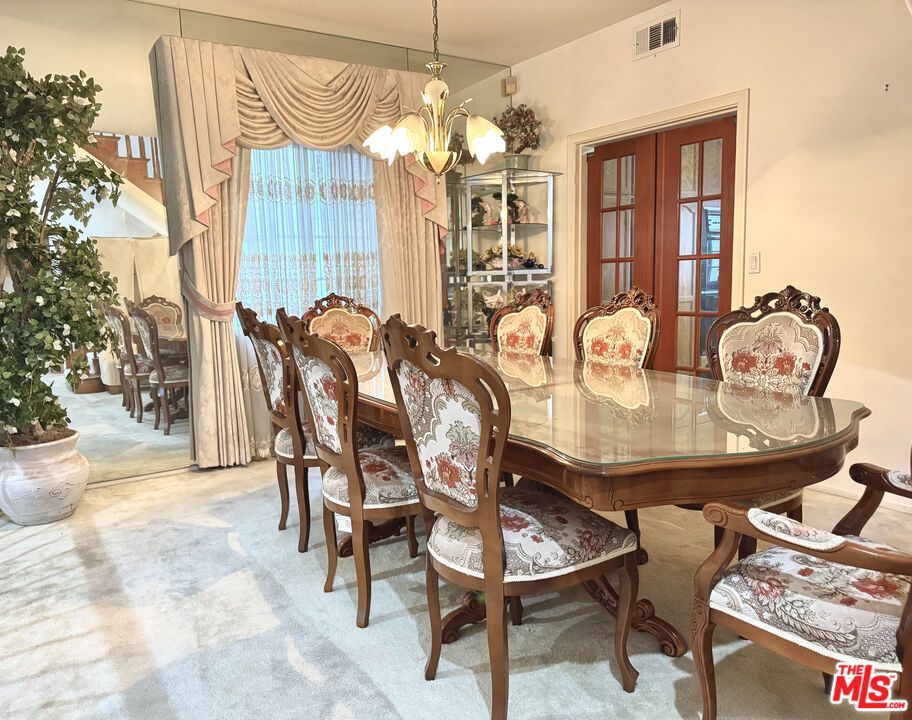 Chandelier, Dining room, Interior