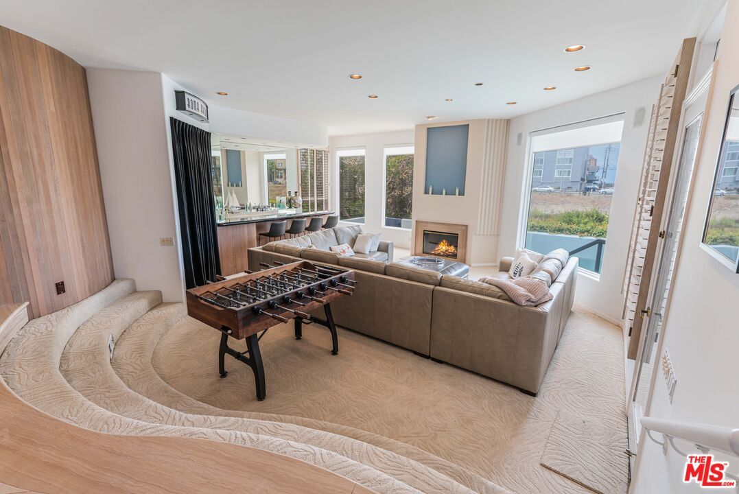 Fireplace, Interior, Living room, Recessed Lighting