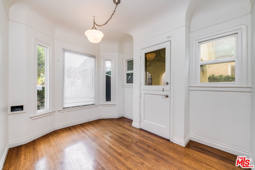 Empty room, Interior, Pendant Lights, Wood Texture Flooring