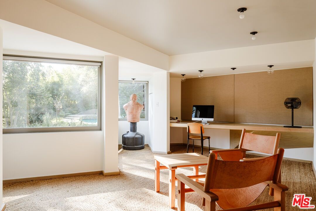 Home Office, Interior