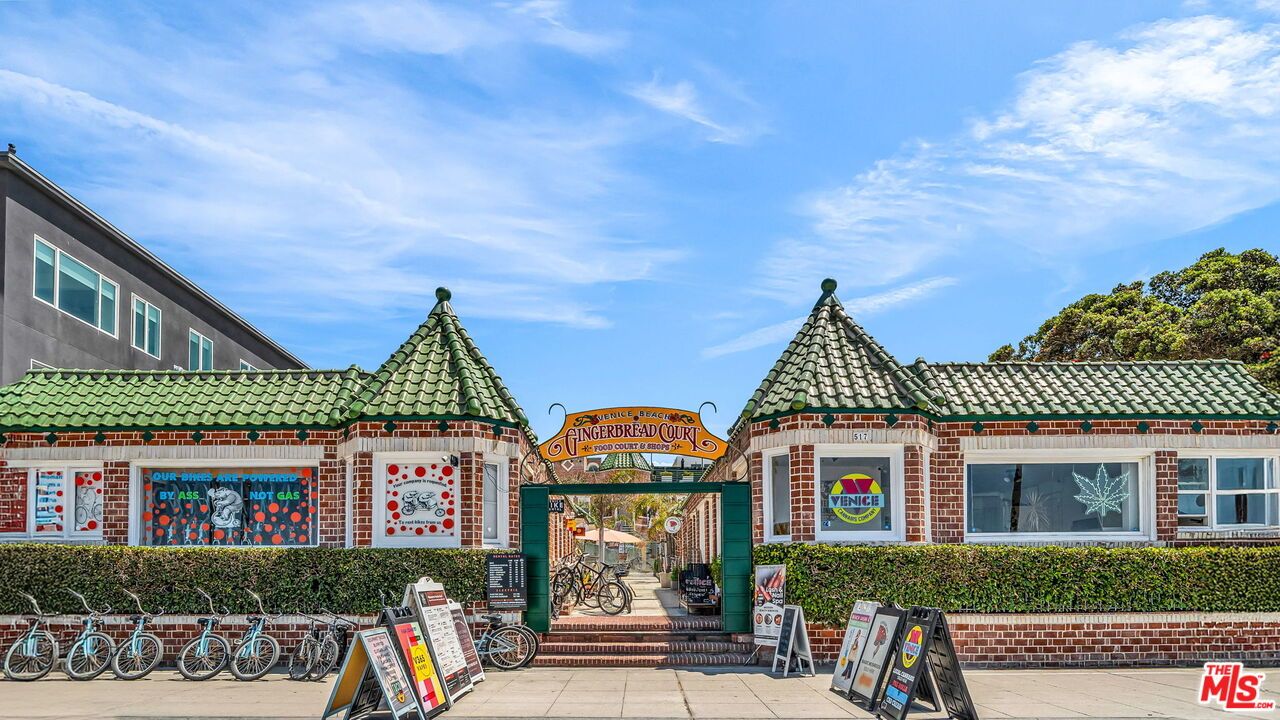 Exterior, Facade, Brick Facade, Queen Anne Victorian