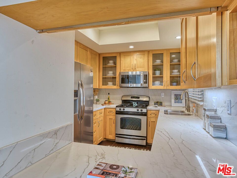 Interior, Kitchen, Marble, Recessed Lighting, Stainless Steel Appliances