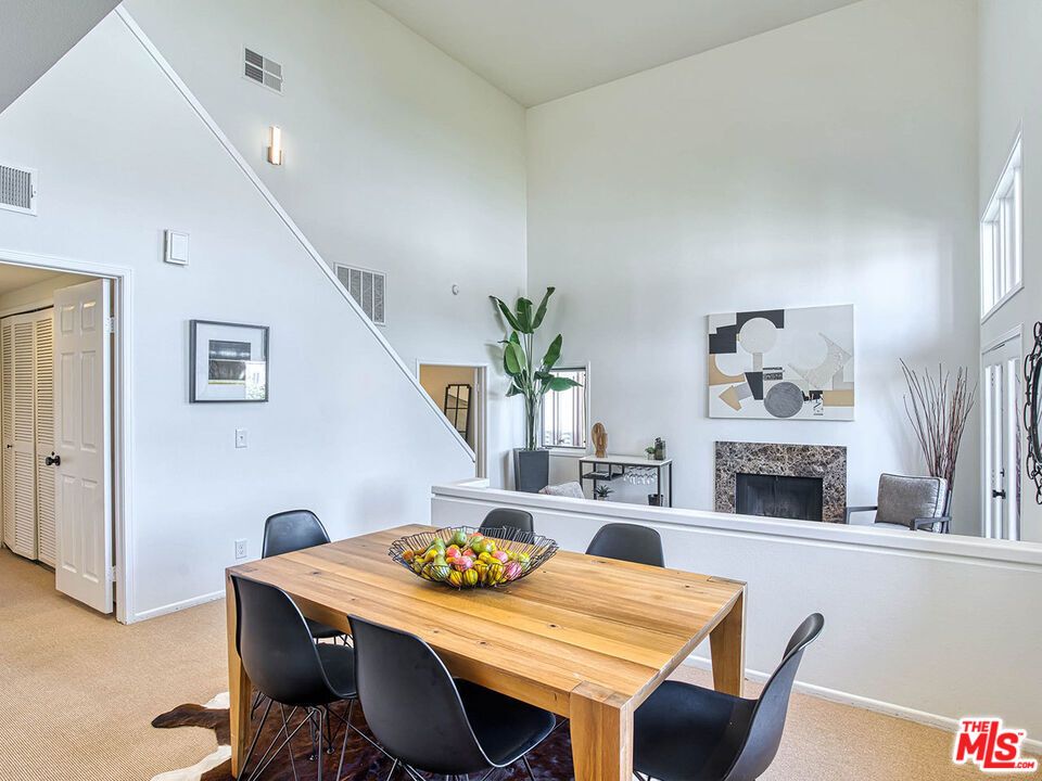 Dining room, Fireplace, Interior