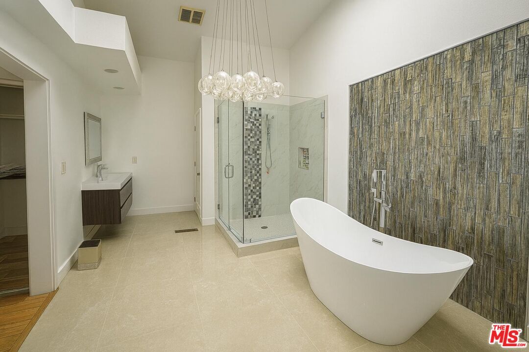 Bathroom, Free Standing Baths, Interior, Pendant Lights