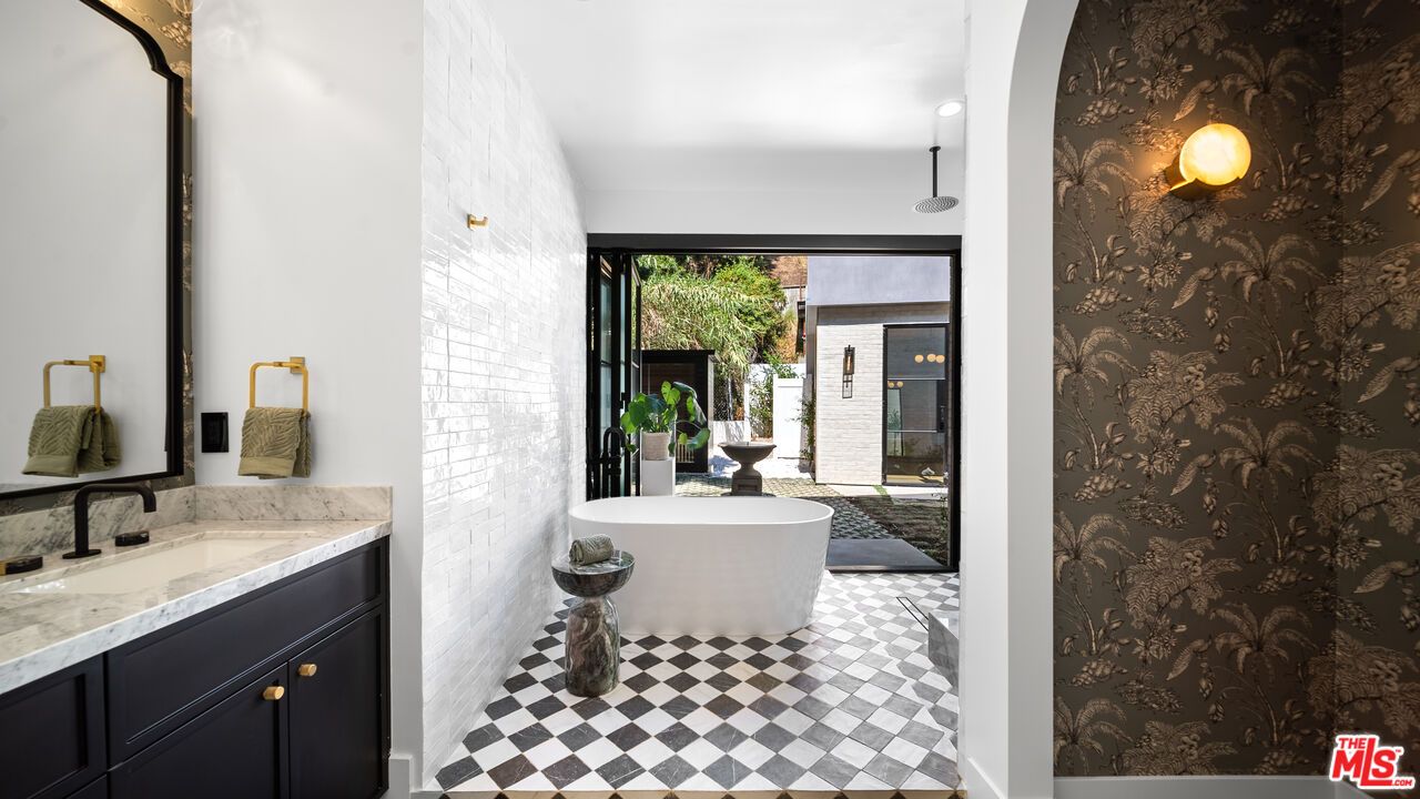 Bathroom, Dual Sink Vanities, Free Standing Baths, Interior