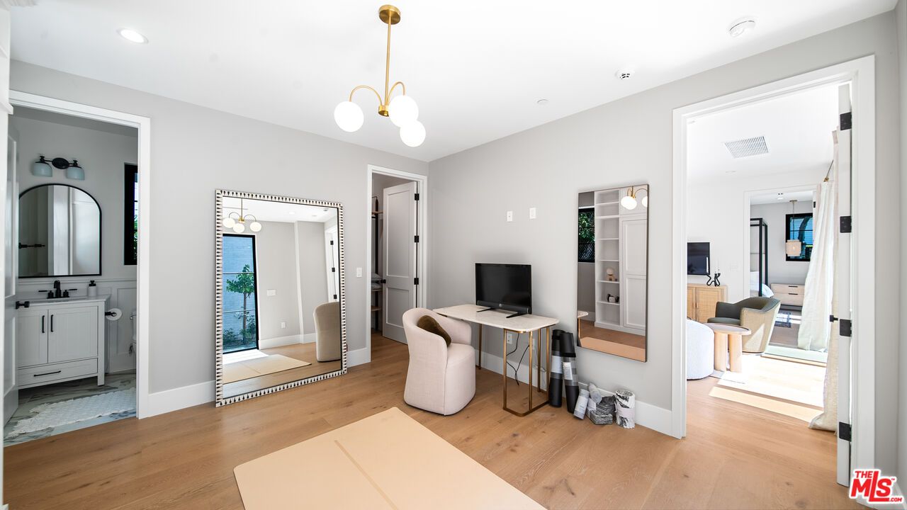 Bathroom, Interior, Pendant Lights, Recessed Lighting, Wood Texture Flooring