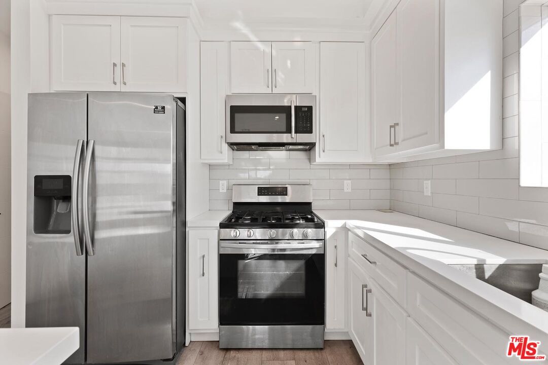 Interior, Kitchen, Stainless Steel Appliances, Wood Texture Flooring