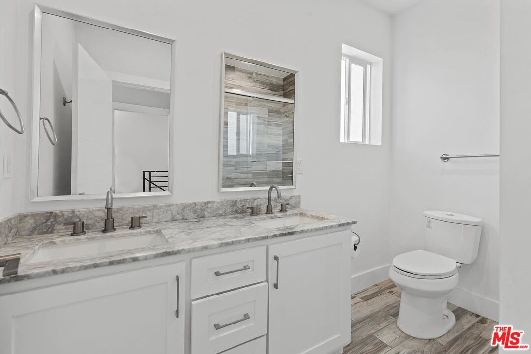 Bathroom, Dual Sink Vanities, Interior, Wood Texture Flooring