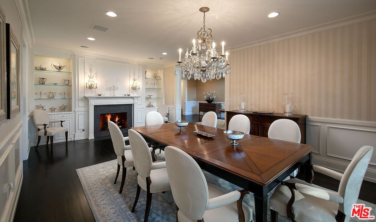 Chandelier, Dining room, Fireplace, Interior, Recessed Lighting, Wood Texture Flooring