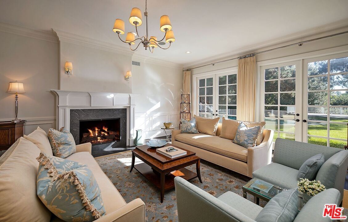 Chandelier, Fireplace, Interior, Living room, Recessed Lighting