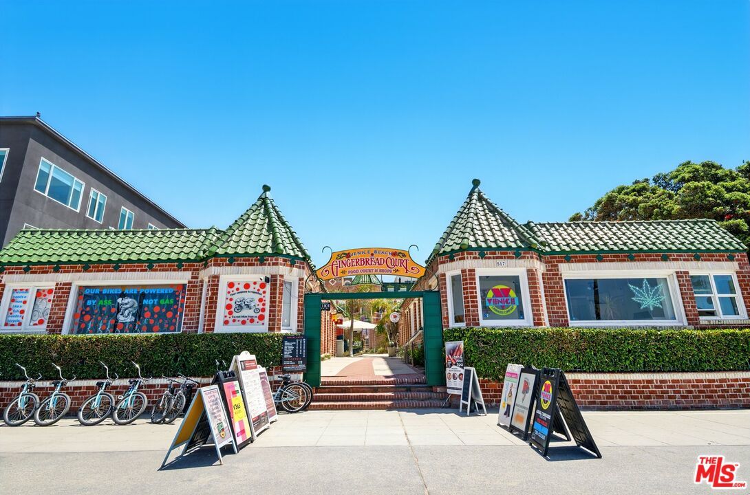 Backyard, Exterior, Facade, Brick Facade, Queen Anne Victorian