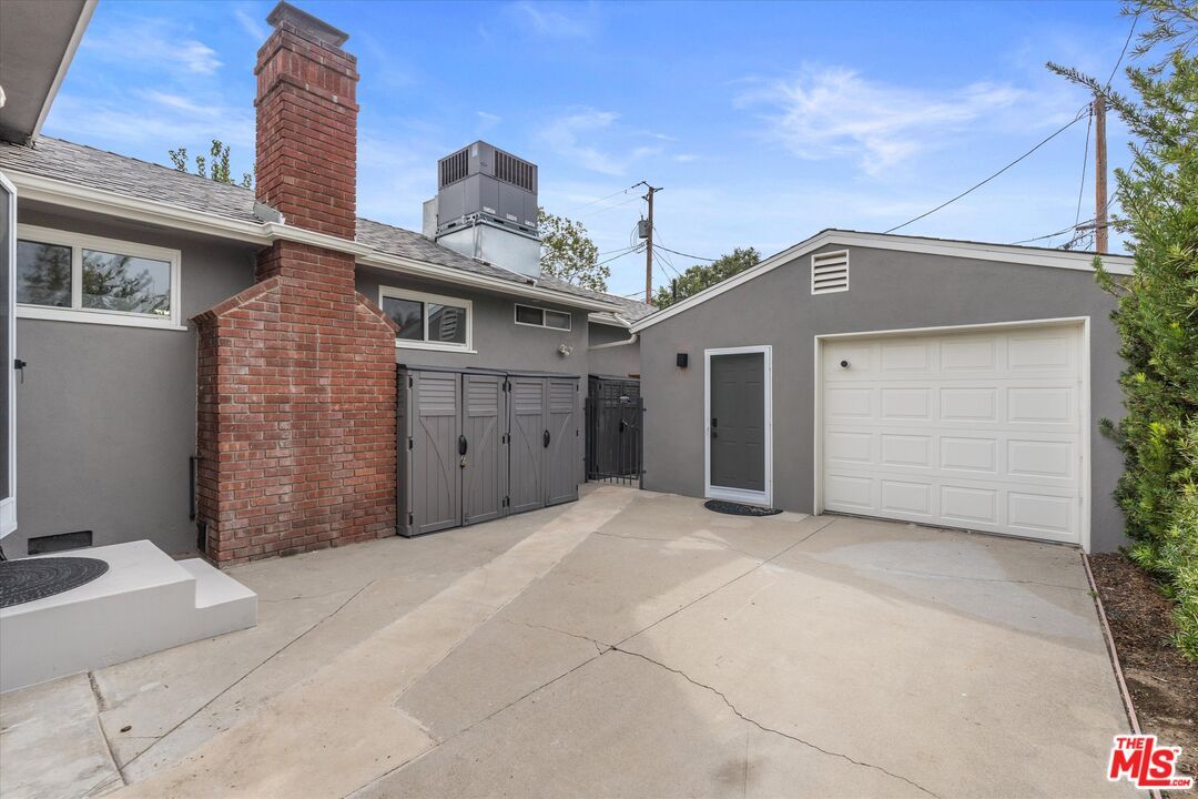 Detached Garage, Exterior