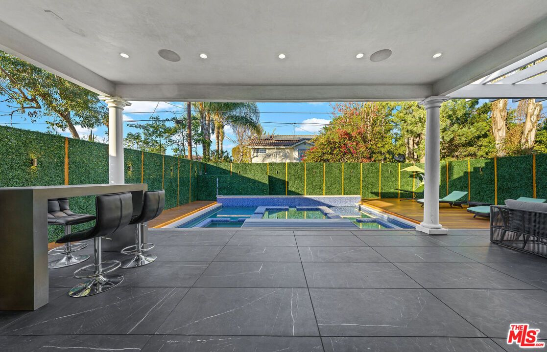 Exterior, Pool, Recessed Lighting