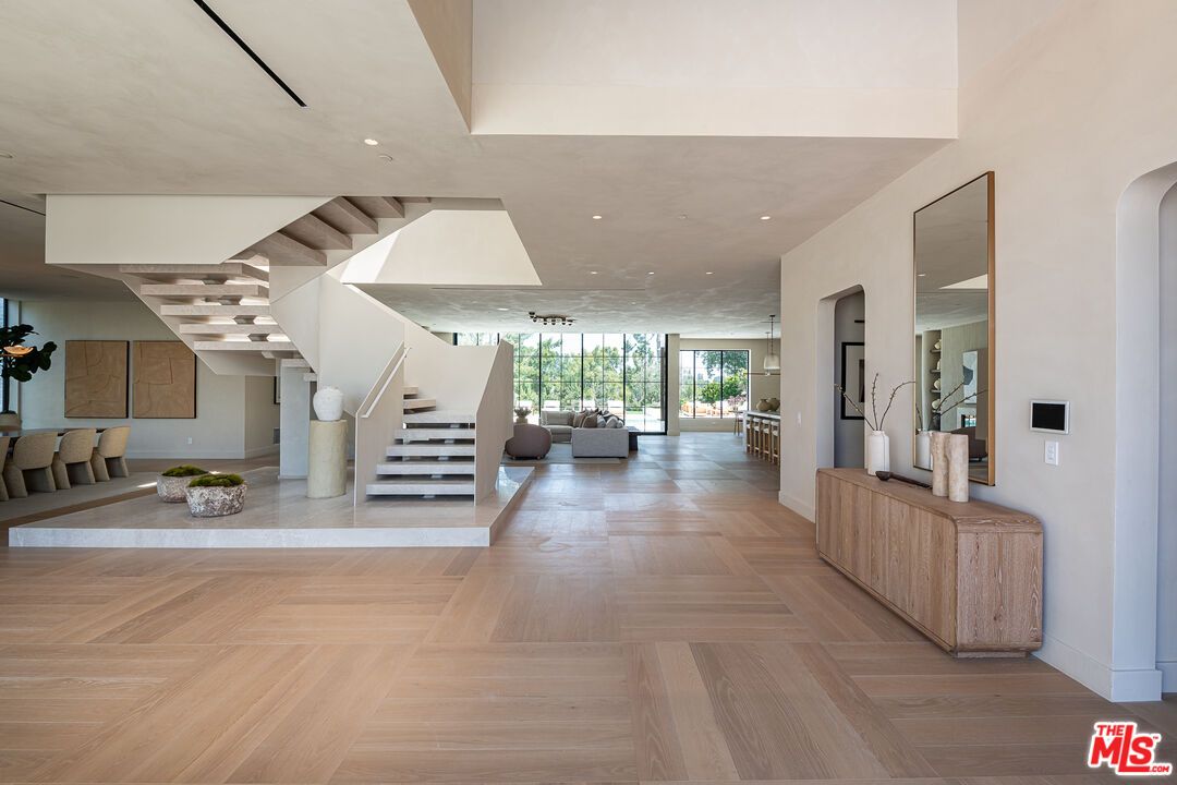 Interior, Recessed Lighting, Wood Texture Flooring