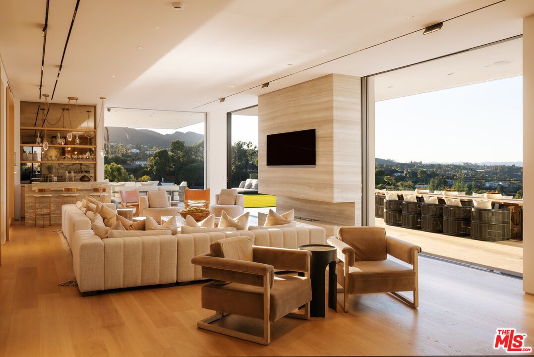 Interior, Living room, Pendant Lights, Recessed Lighting, Wood Texture Flooring