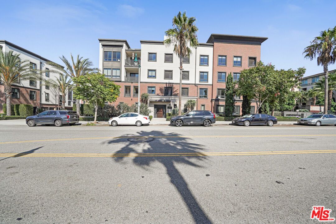 Exterior, Facade, Condo Building