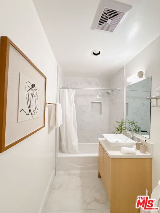 Bathroom, Interior, Marble, Marble Walls, Recessed Lighting