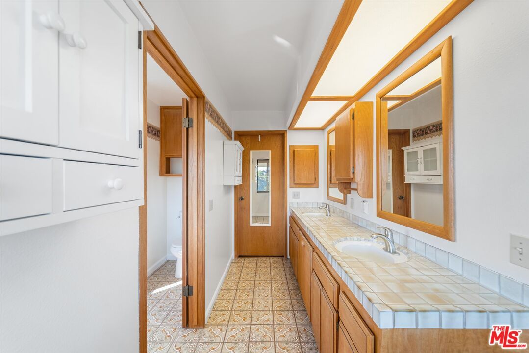 Bathroom, Interior, Tile Countertops