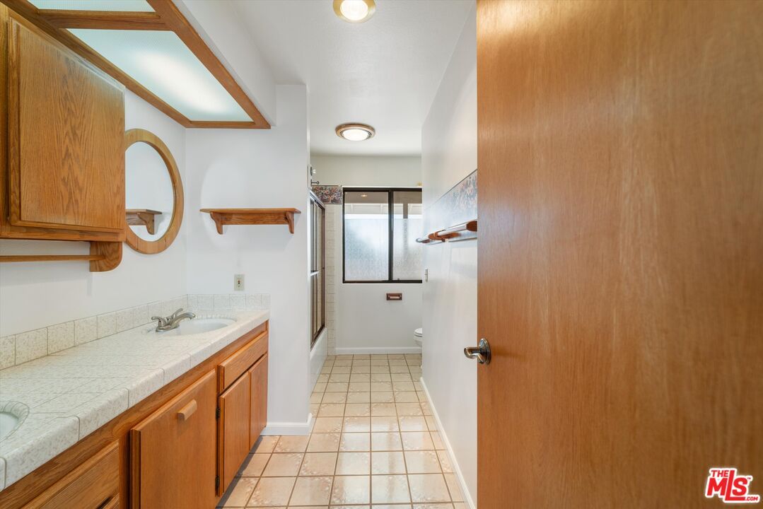 Bathroom, Interior, Recessed Lighting, Tile Countertops