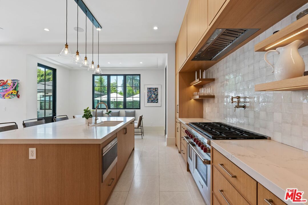 Dining room, Interior, Kitchen, Pendant Lights, Recessed Lighting, Stainless Steel Appliances
