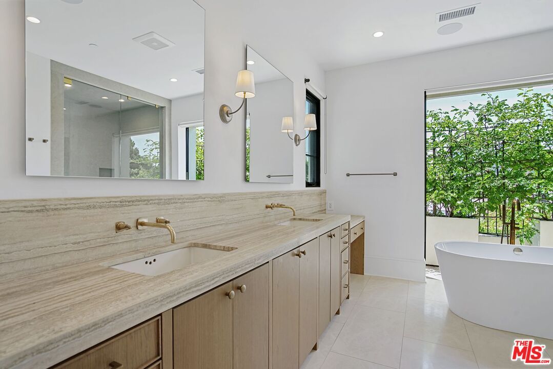 Bathroom, Dual Sink Vanities, Free Standing Baths, Interior, Recessed Lighting