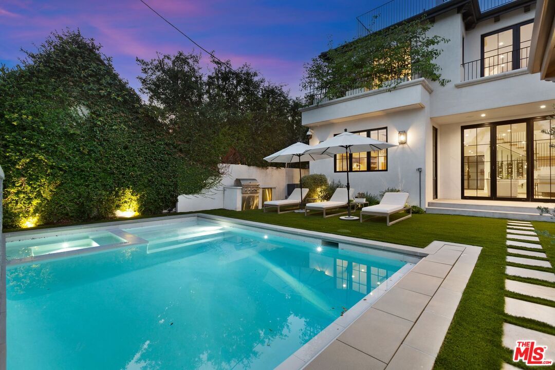 Backyard, Exterior, Outdoor Kitchen, Pool