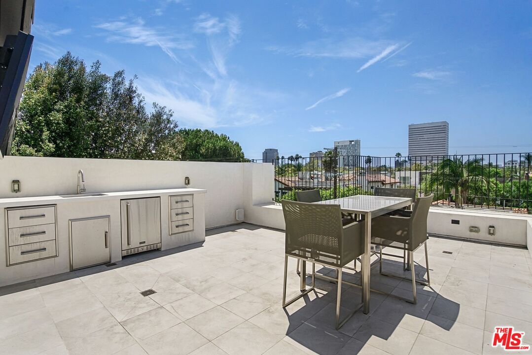 Exterior, Outdoor Kitchen