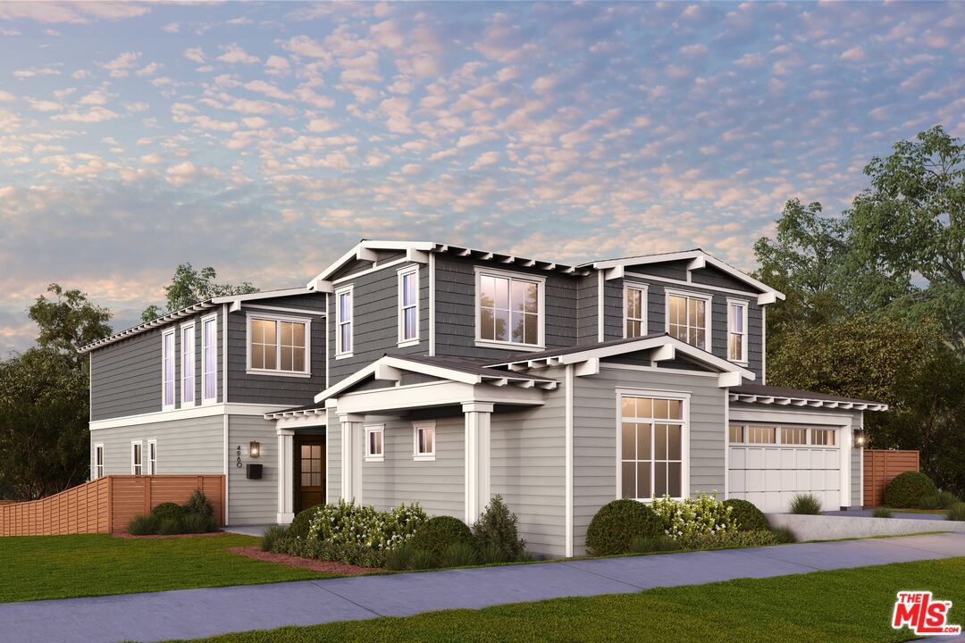 Attached, Exterior, Facade, American Craftsman