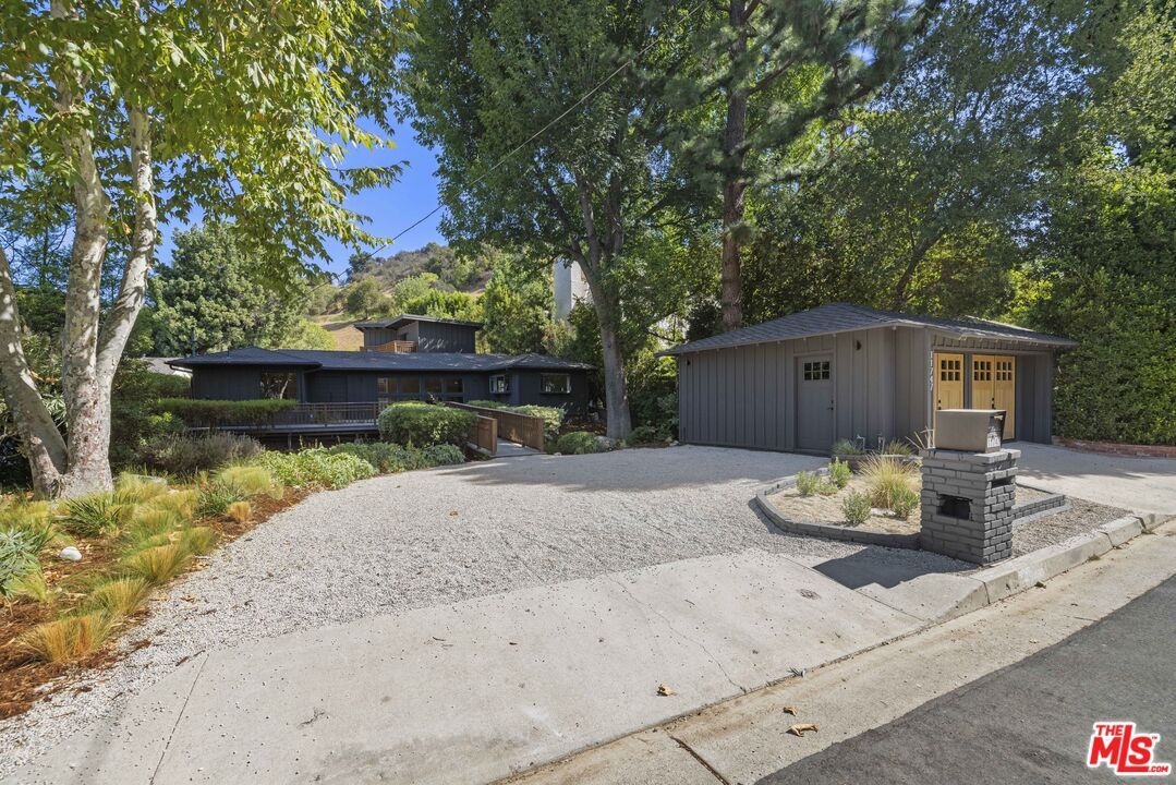 Detached Garage, Exterior