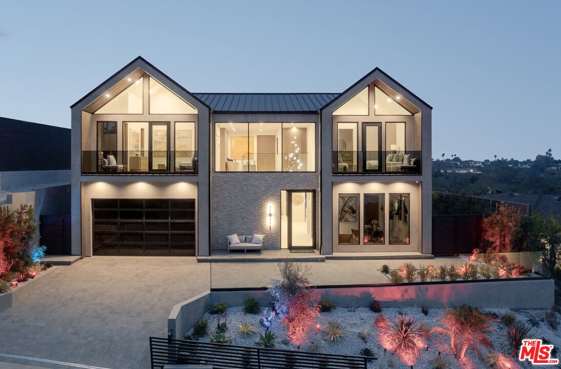 Attached, Exterior, Facade, Modern